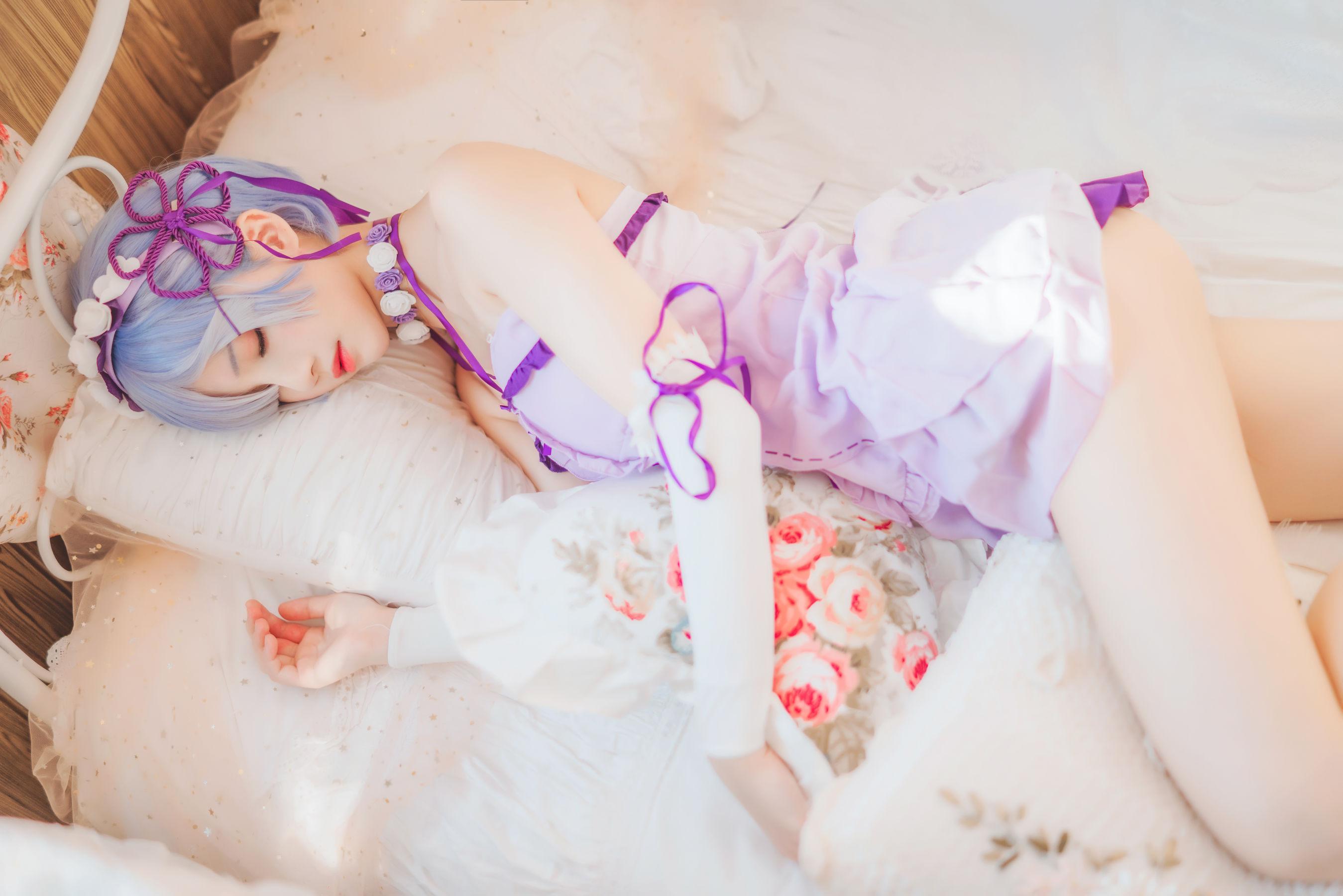 [Cosplay写真] 桜桃喵 – 蕾姆小睡裙(37)