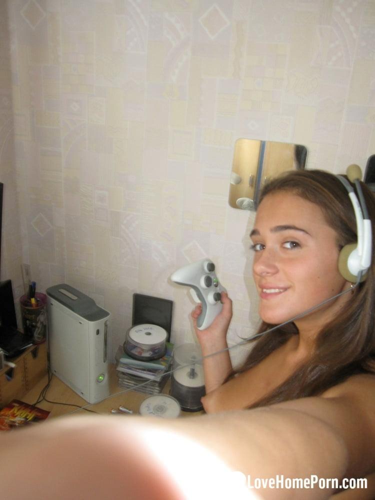 Hot gamer girl poses naked and teases with her cute titties in a solo(8)