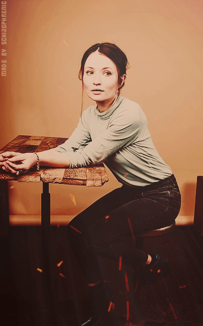 Emily Browning PGrp2wSh_o