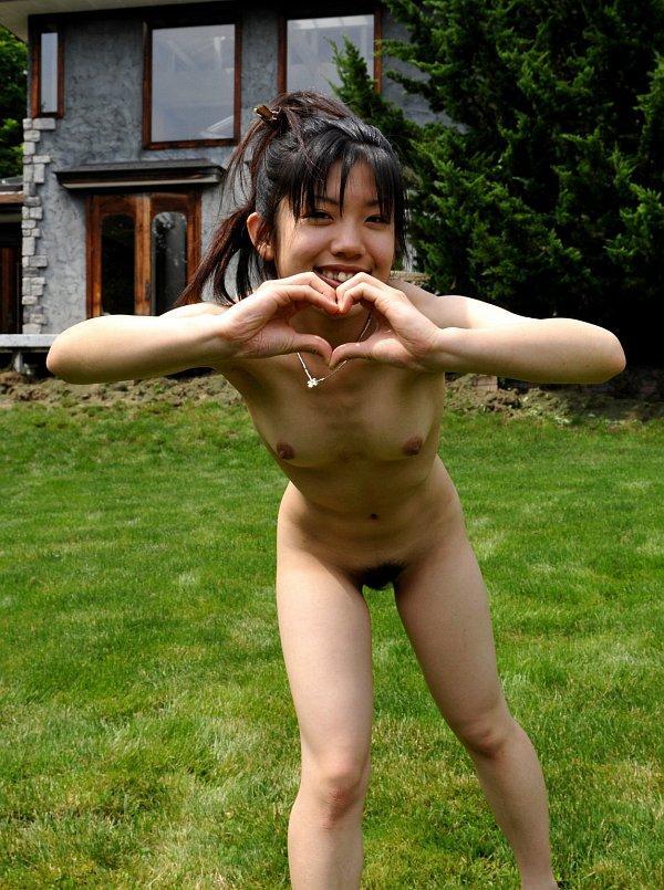 Cute Japanese teen Youzn runs around a backyard in the nude(8)