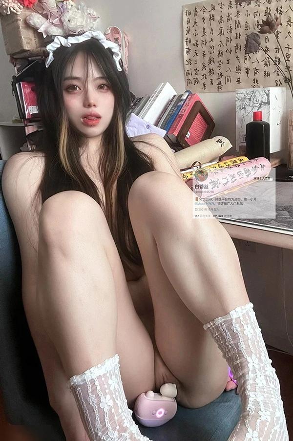 高颜值白虎福利姬@白蕾丝 尺度私拍视图合集2(1)