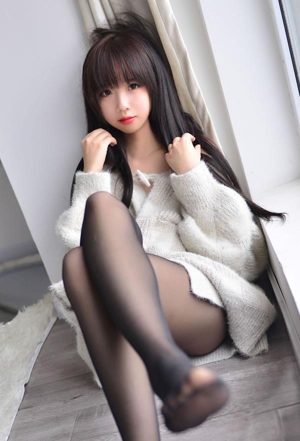 雪琪Cosplay–毛衣少女粉嘟嘟小嘴可爱写真(34)