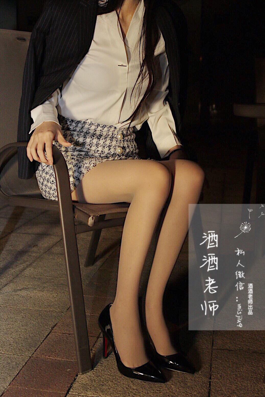 [福利女神cosplay] 酒酒老师 - 穿红底高跟的灰丝OL/57P(14)