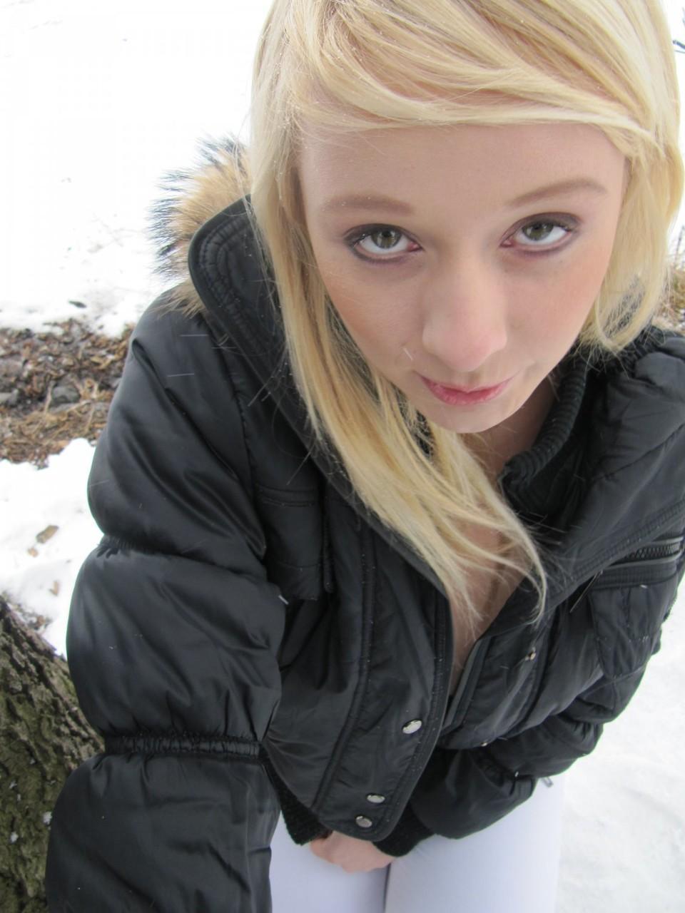 Pretty blonde teen Tonya shows her juicy tits & her fine ass outdoors(6)