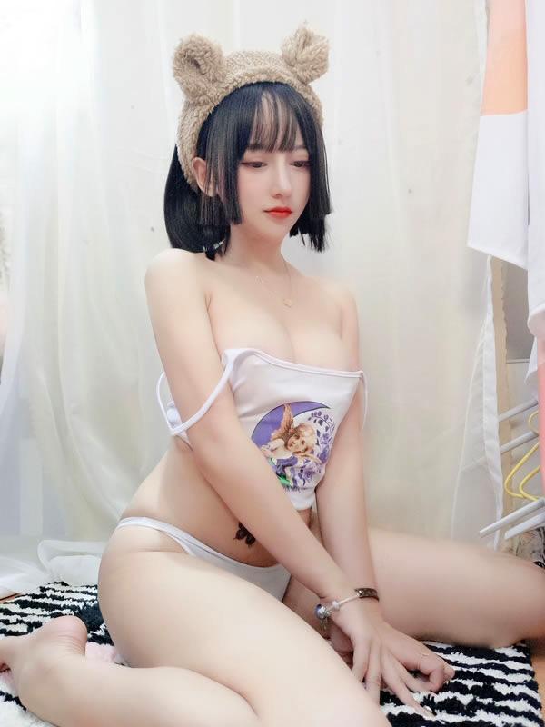 美女主播过期米线线SAMA套图-白色吊带(17)