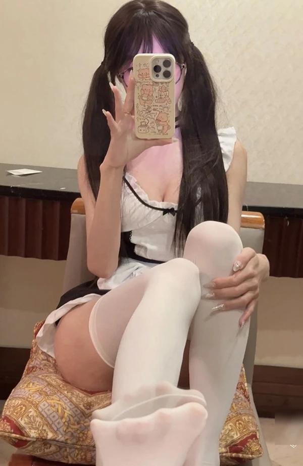 露脸白虎福利姬米妮mini 520门槛尺度私拍福利2(15)