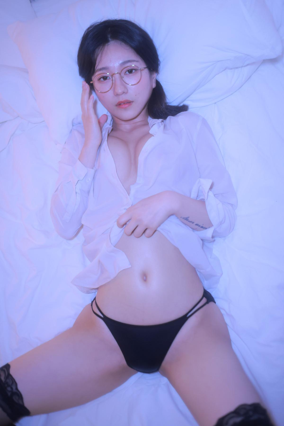 Sehee 세희, Photobook ‘ Glasses Shirt’ Set.02(7)