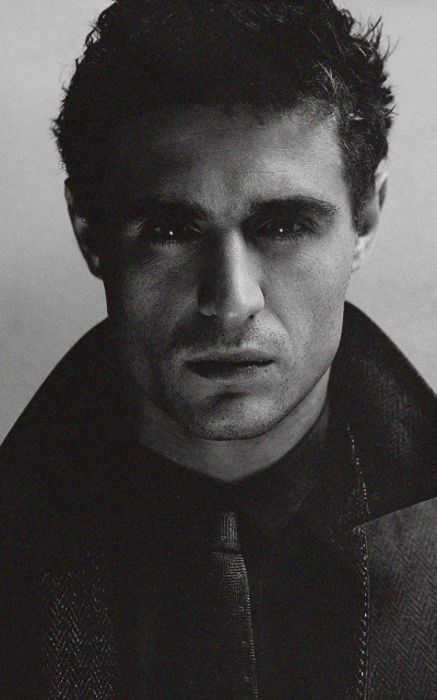 Max Irons VgFNiIMd_o