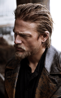 Charlie Hunnam EpqfOge7_o