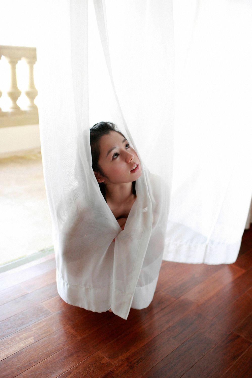 小池里奈《卒業~Side Story~》写真集 [YS Web] Vol.482(76)