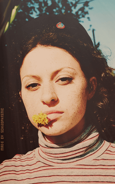 Alia Shawkat NfLqoEIT_o