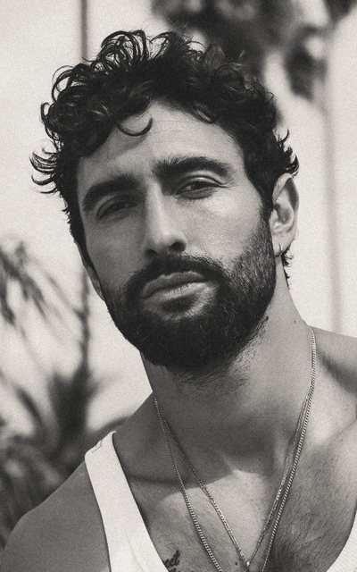 Noah Mills AdEcvmkG_o