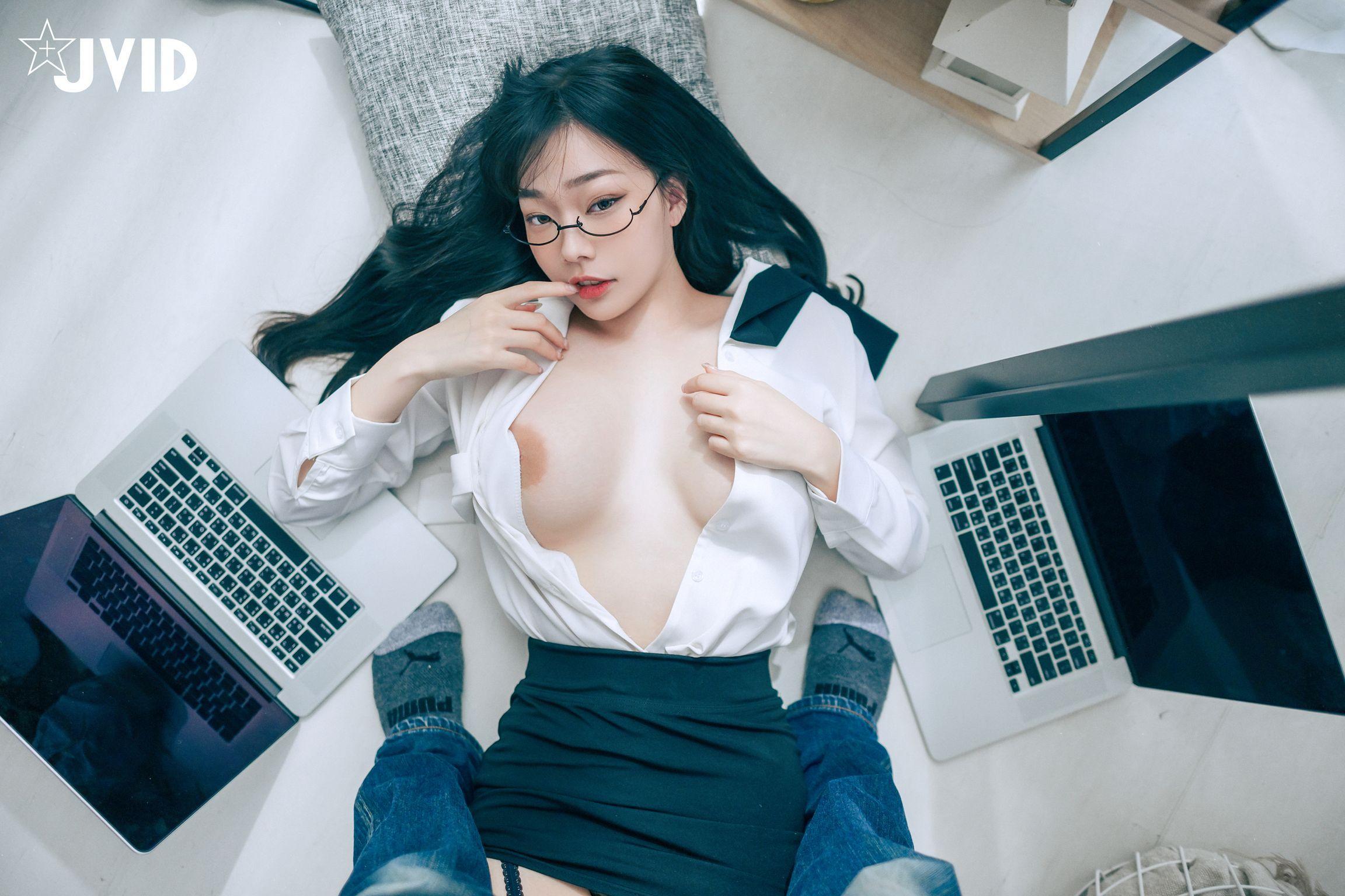 [JVID] 苡昕Slivia: 超巨乳女秘書 (159 photos)(76)