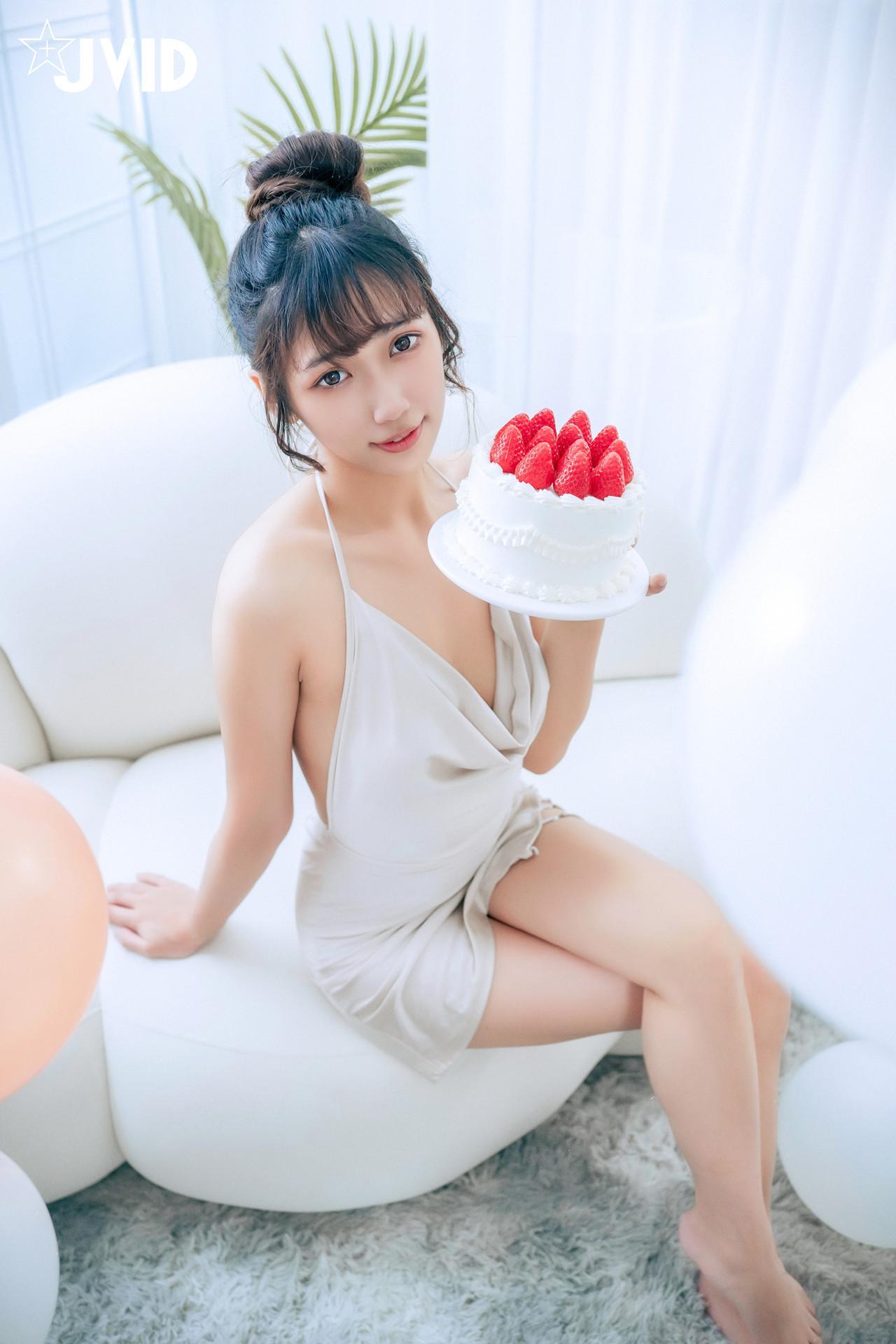 JVID 井野奈 & 肉包 – 色慾融合の閨蜜慶生派對 Set.01(4)