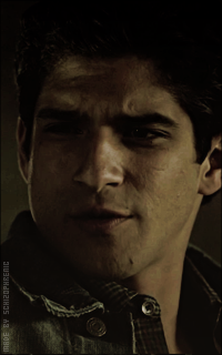 Tyler Posey Sr8GZMRz_o