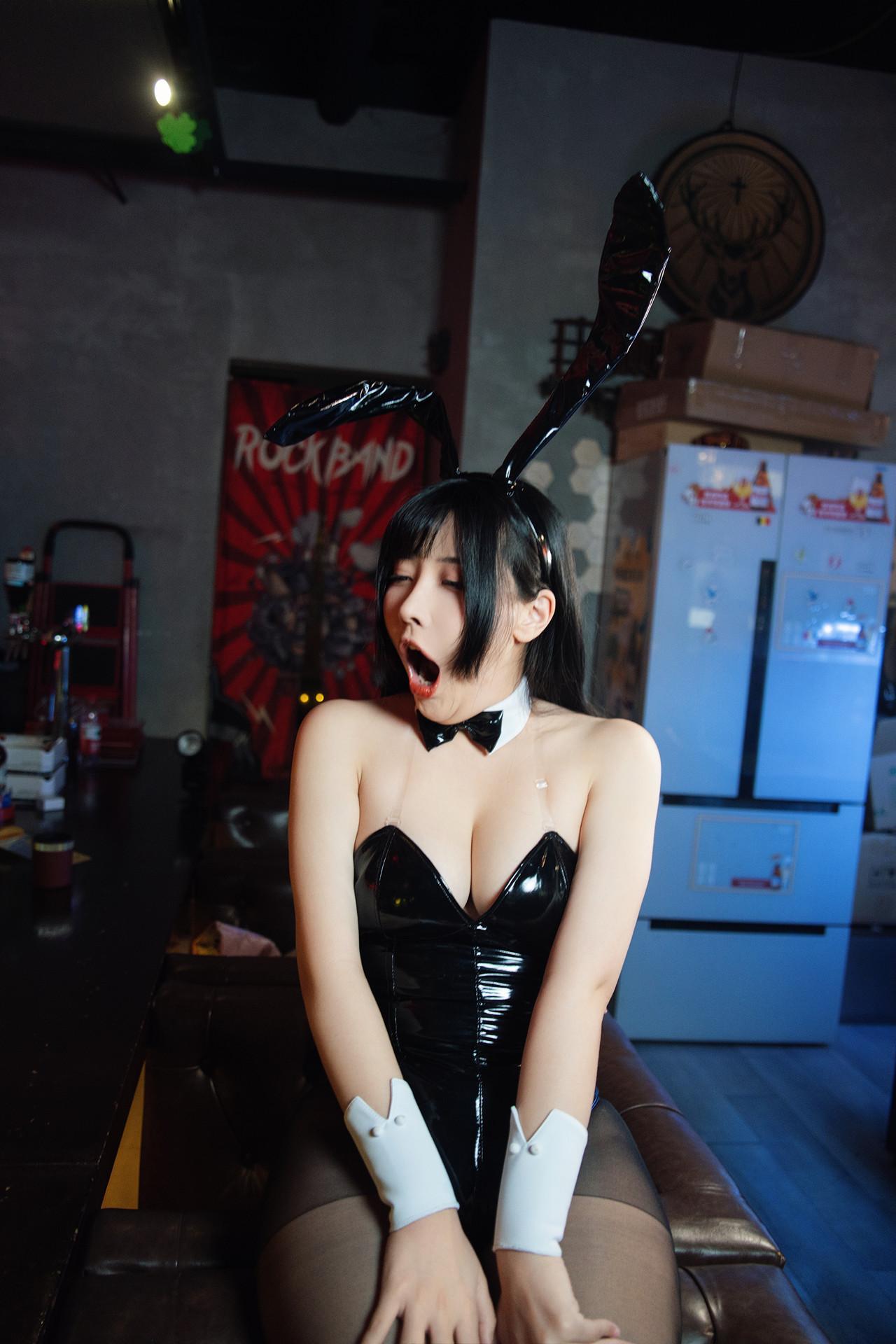 Cosplay 糖果果candy – 黑胶兔兔2 Set.02(47)
