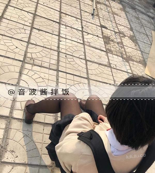 微博萝莉美女音波酱拌饭黑丝楼道无圣光人体写真(18)