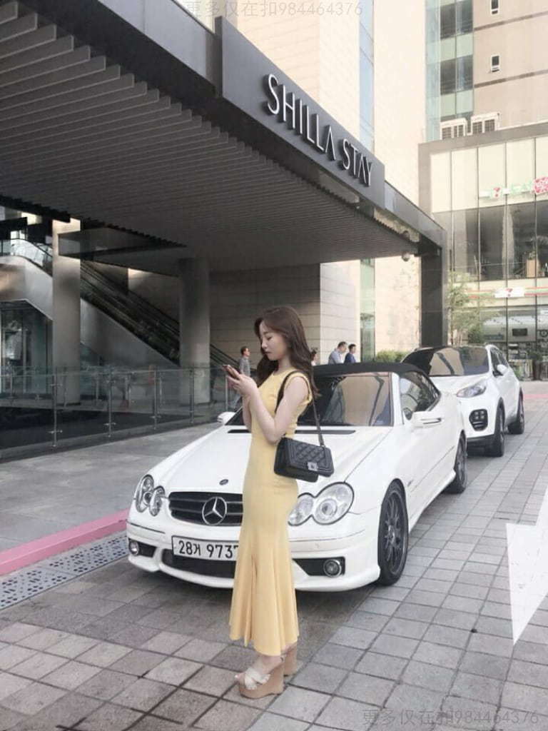 高身長の女神レベルのコントラストビッチホワイトカラー美女Li Siyuがプライベート写真流出で顔を公開