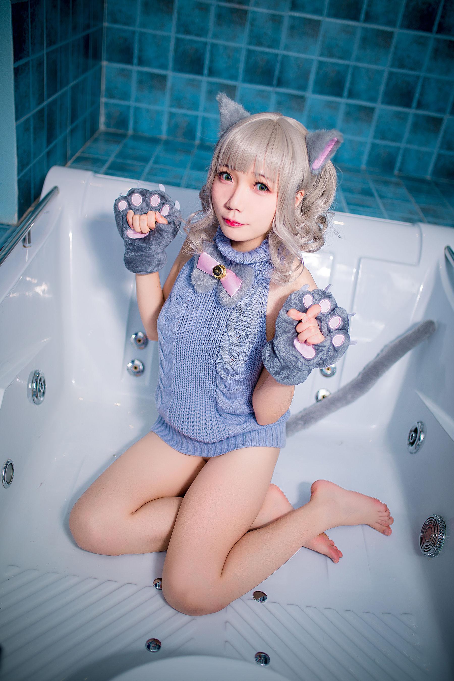 [网红COSER] 萝莉福利真央Mao – 露背毛衣(11)