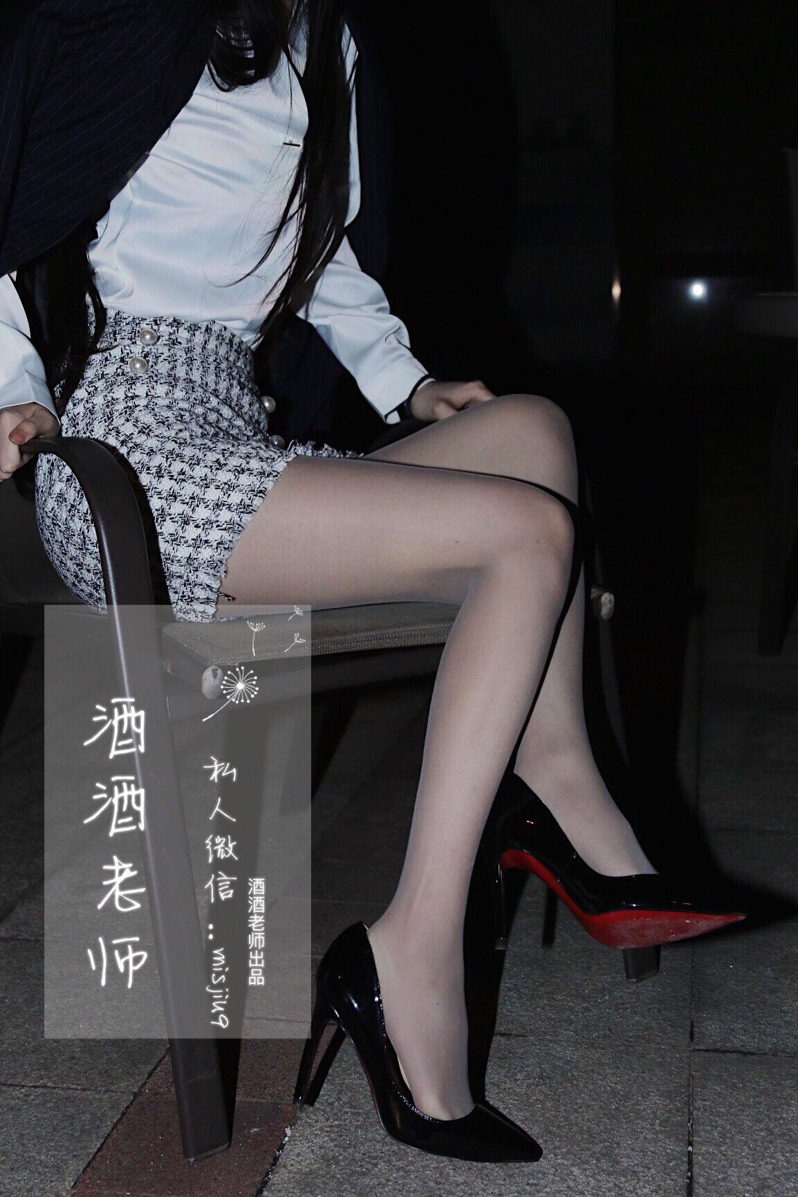 [福利女神cosplay] 酒酒老师 - 穿红底高跟的灰丝OL/57P(37)