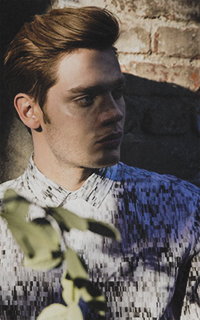 sherwood - Dominic Sherwood - Page 9 E3ehPmJR_o