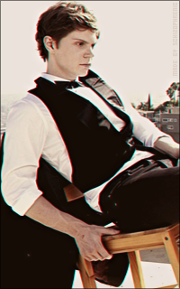 Evan Peters Rexh11M8_o