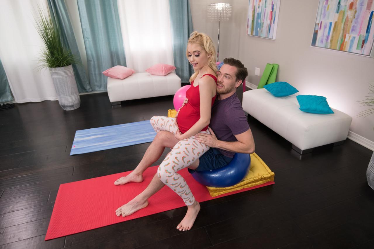 Adorable pregnant girl Chloe Cherry gets ass fucked by her yoga instructor(10)