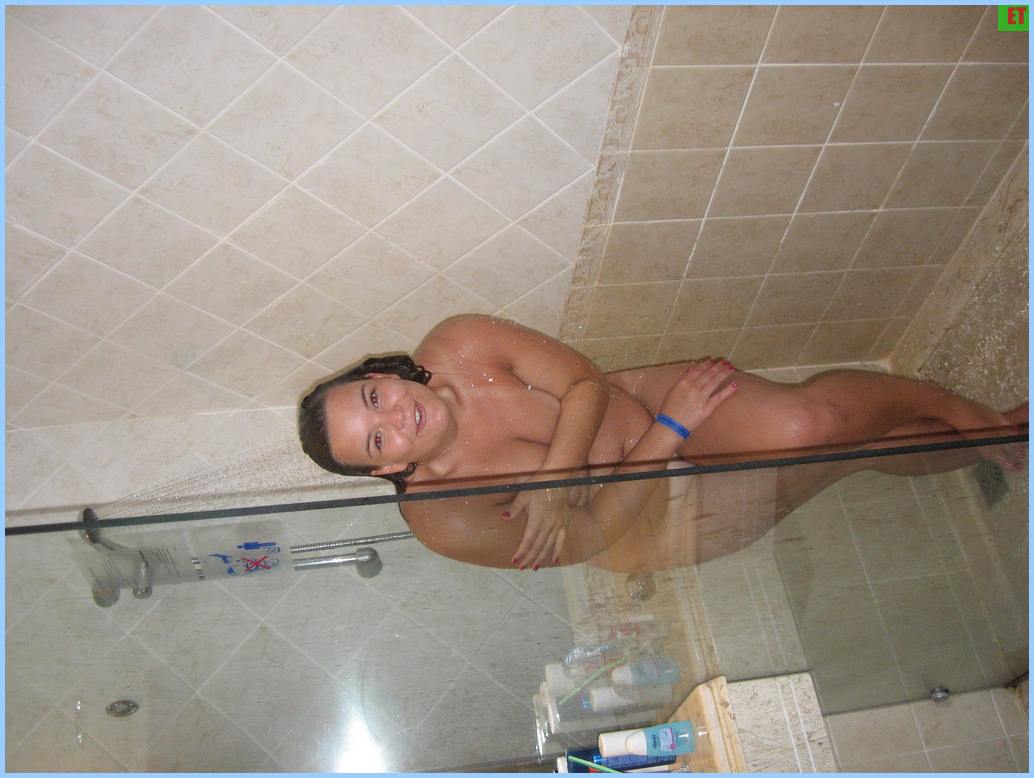 Sorprendida en la Ducha ... amatute full