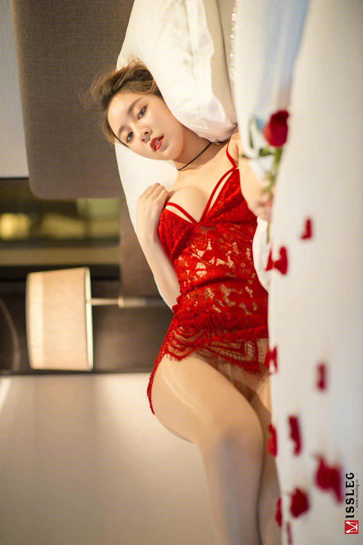 Honey Diamond Edition F001 Qiao Yilin Valentine's Day Rose Story 15