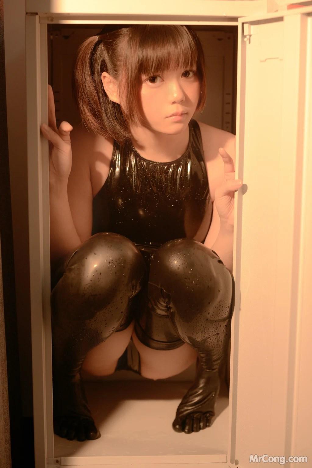 Coser@Nikumikyo (きょう肉肉): Latex Catsuit Girl ラテックス 動画入り (61 photos )(47)