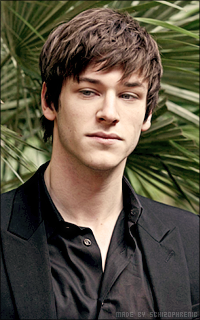 Gaspard Ulliel HbFj9S3I_o