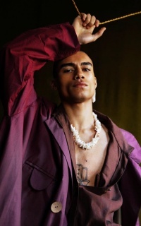 Reece King (influ) TpmB9tea_o