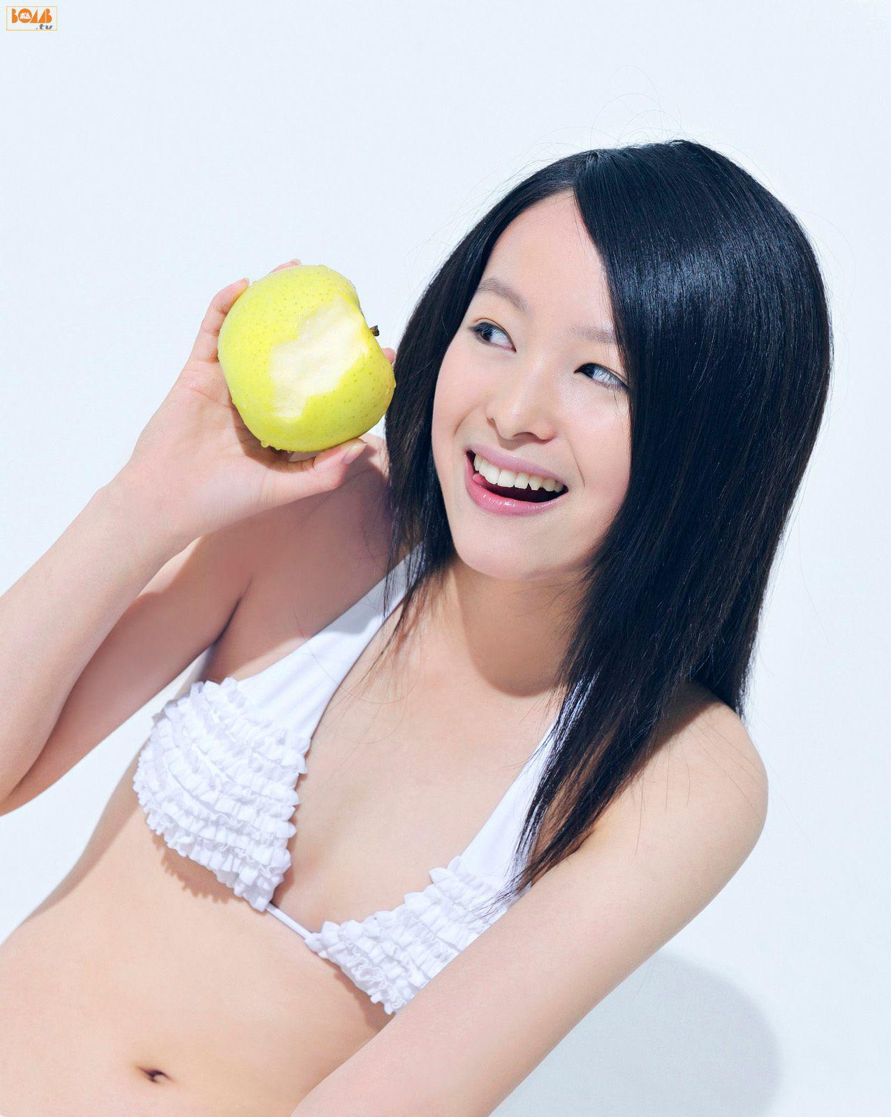 《Next Bikini 次世代ビ♥キ♥ニ》 写真集 [Bomb.TV] 2010年11月刊(48)