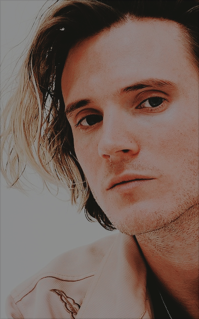 Dougie Poynter DQ8JpJ5n_o