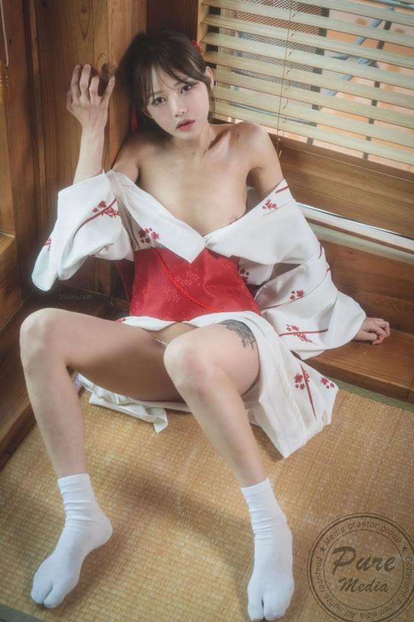 可爱小美女居家浴袍湿身尺度写真(2)