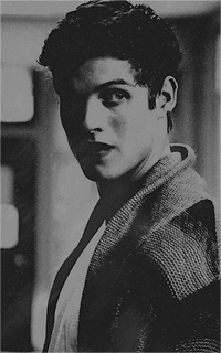 Daniel Sharman Dj3U3Vhm_o