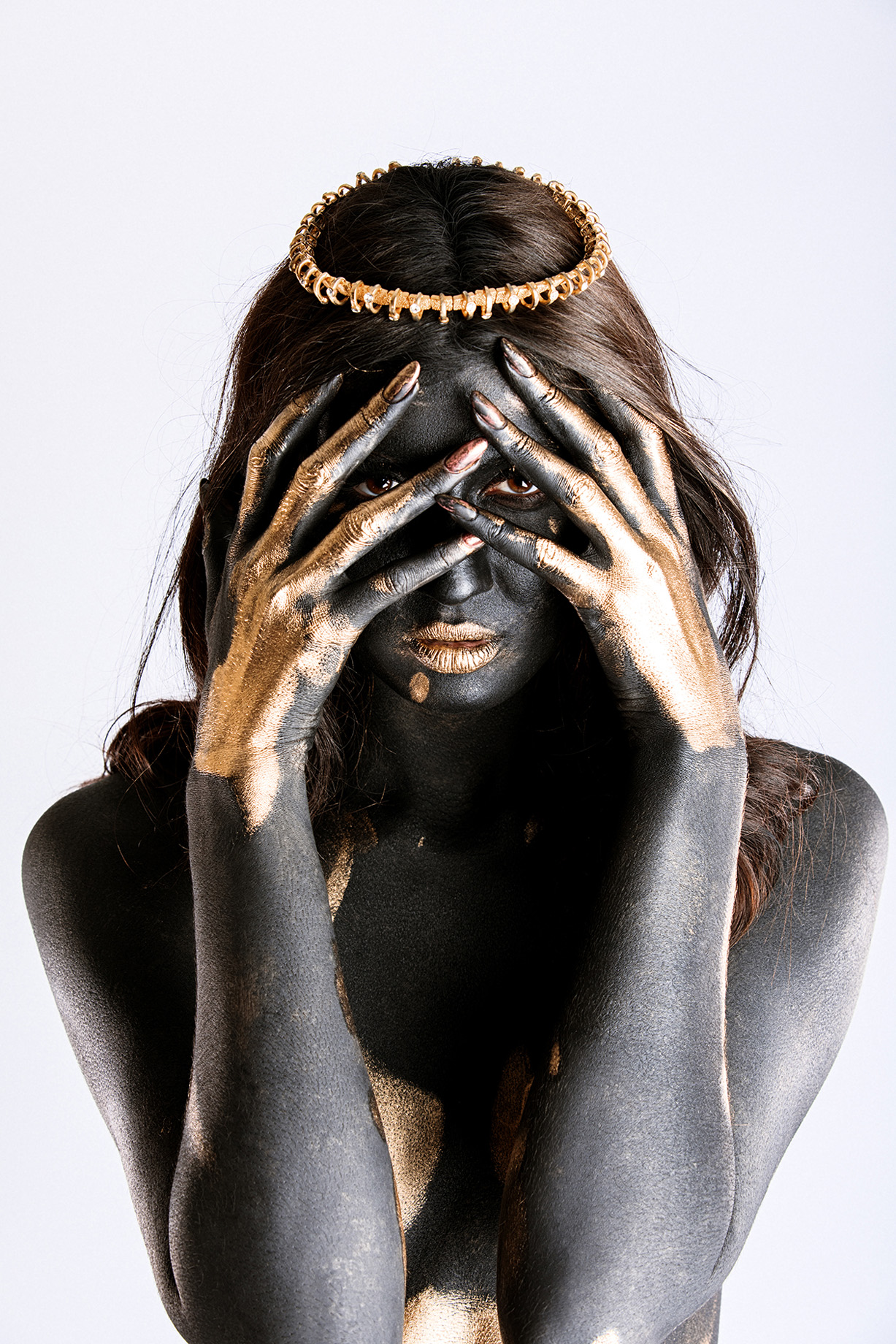 Gold and black / Золото и нефть / Ангелина Тихненко и Черная Луиза, фотограф Роман Третьяков Gold and black / Золото и нефть / Ангелина Тихненко и Черная Луиза, фотограф Роман Третьяков