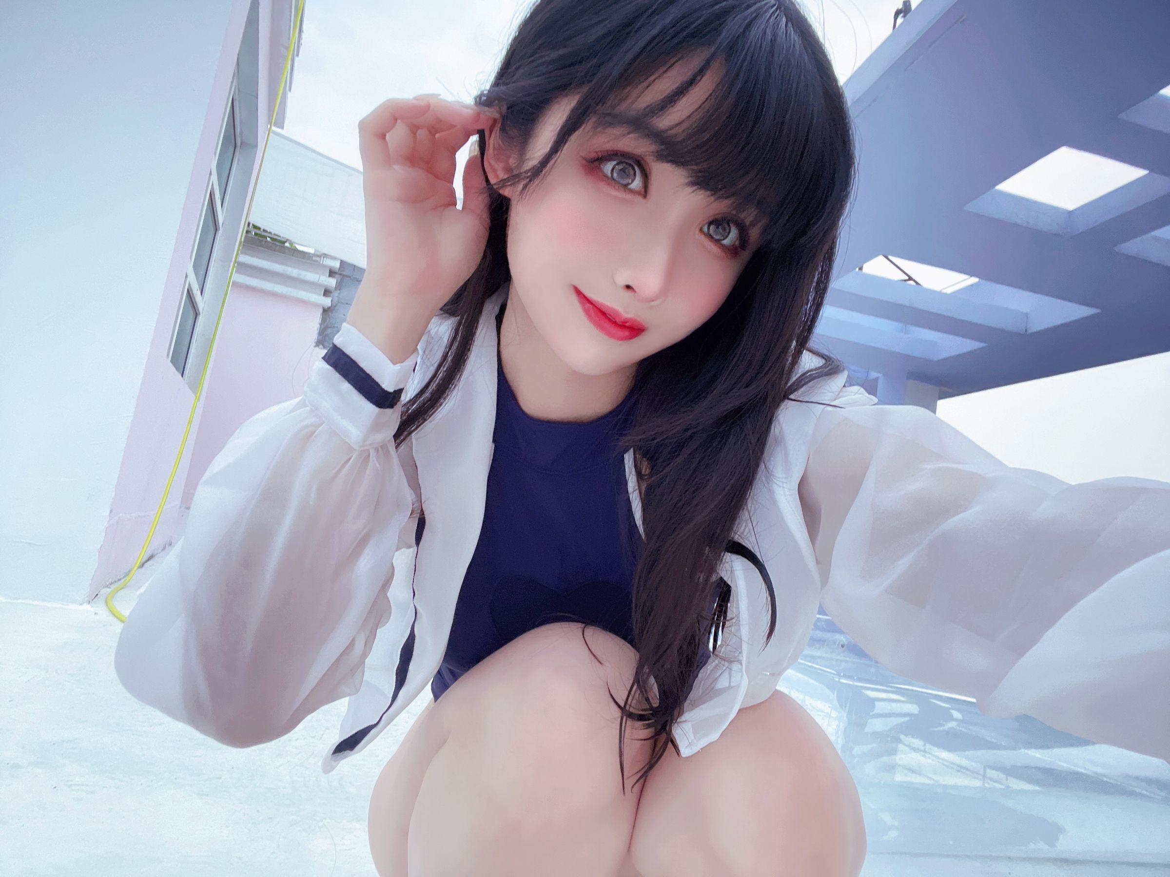 [网红COSER] rioko凉凉子 – 天台竞泳(50)