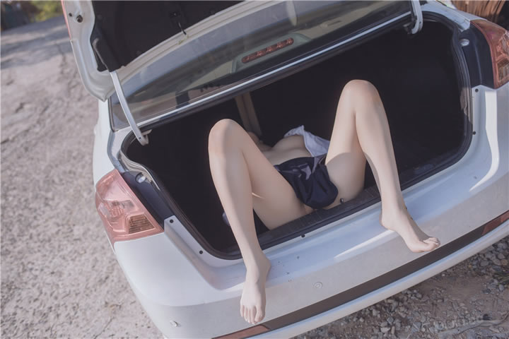 Internet celebrity beauty Youbao three years old-kidnapped JK plug into the trunk without holy light human body photo 2 16