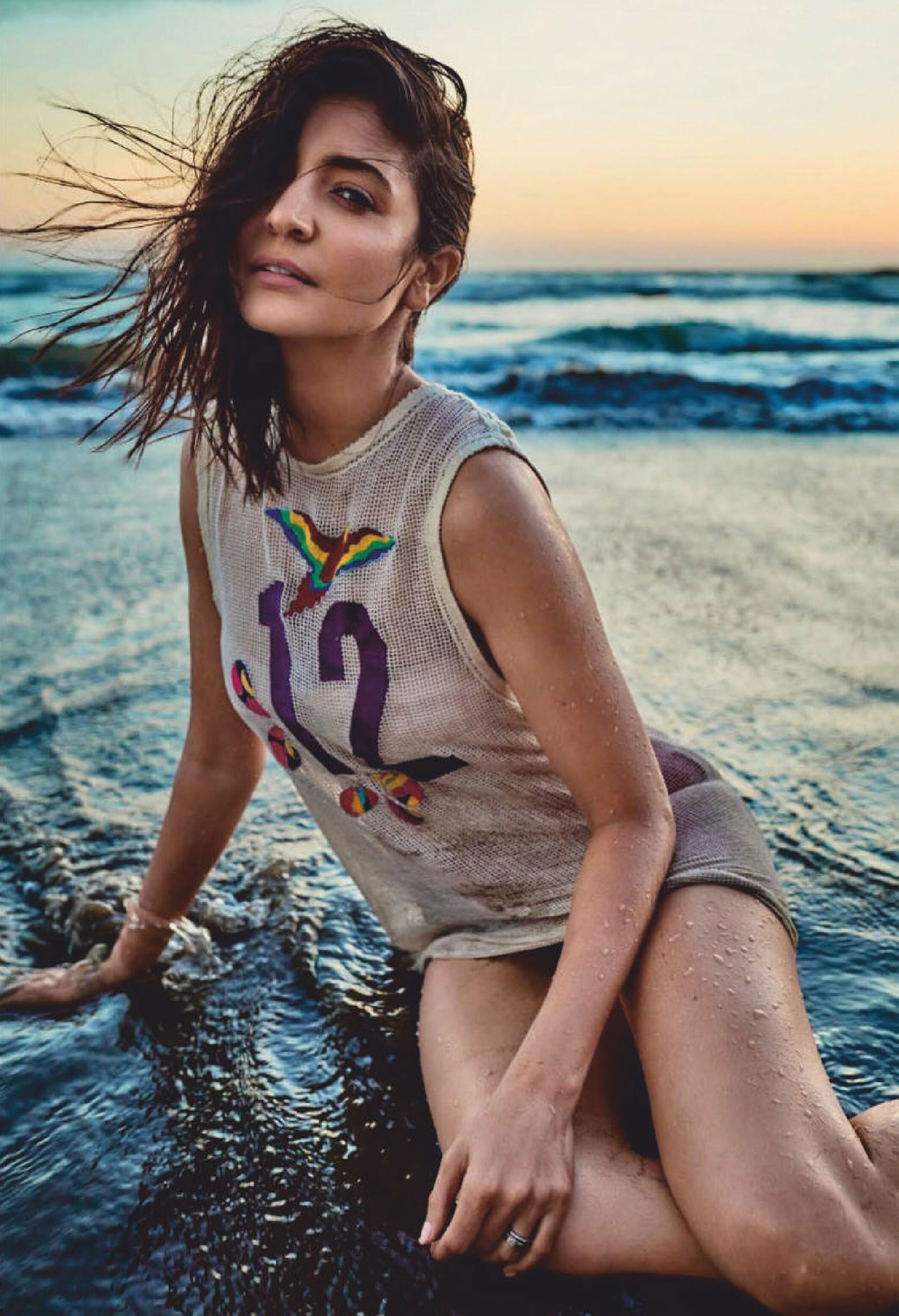 Anushka Sharma by Billy Kidd Анушка Шарма в новинках модных брендов на побережье Гоа / фото 08