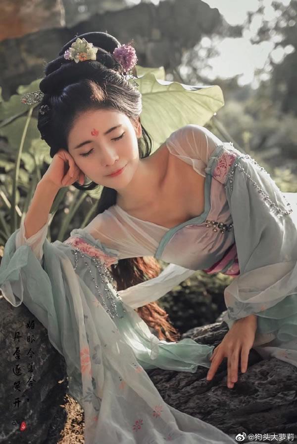 小美女狗头大萝莉私拍唯美图集(18)