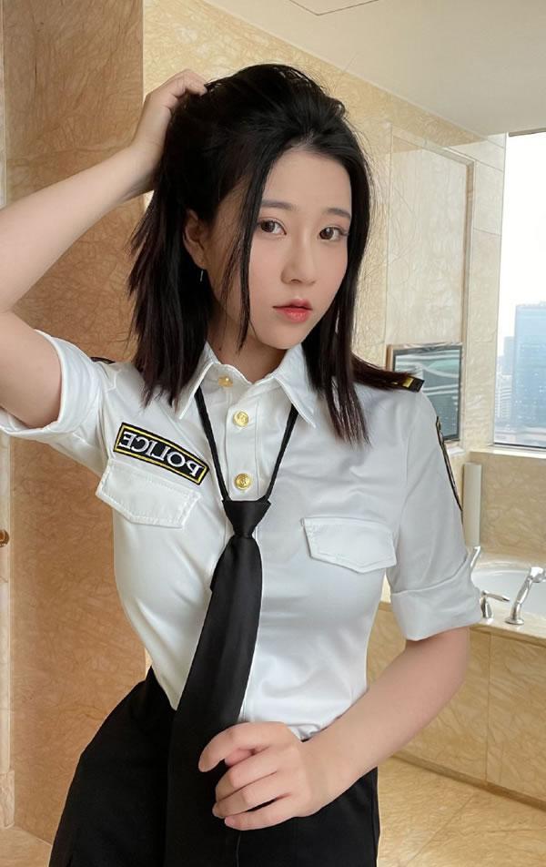 极品女神年年私拍涩女警制服的诱惑(8)