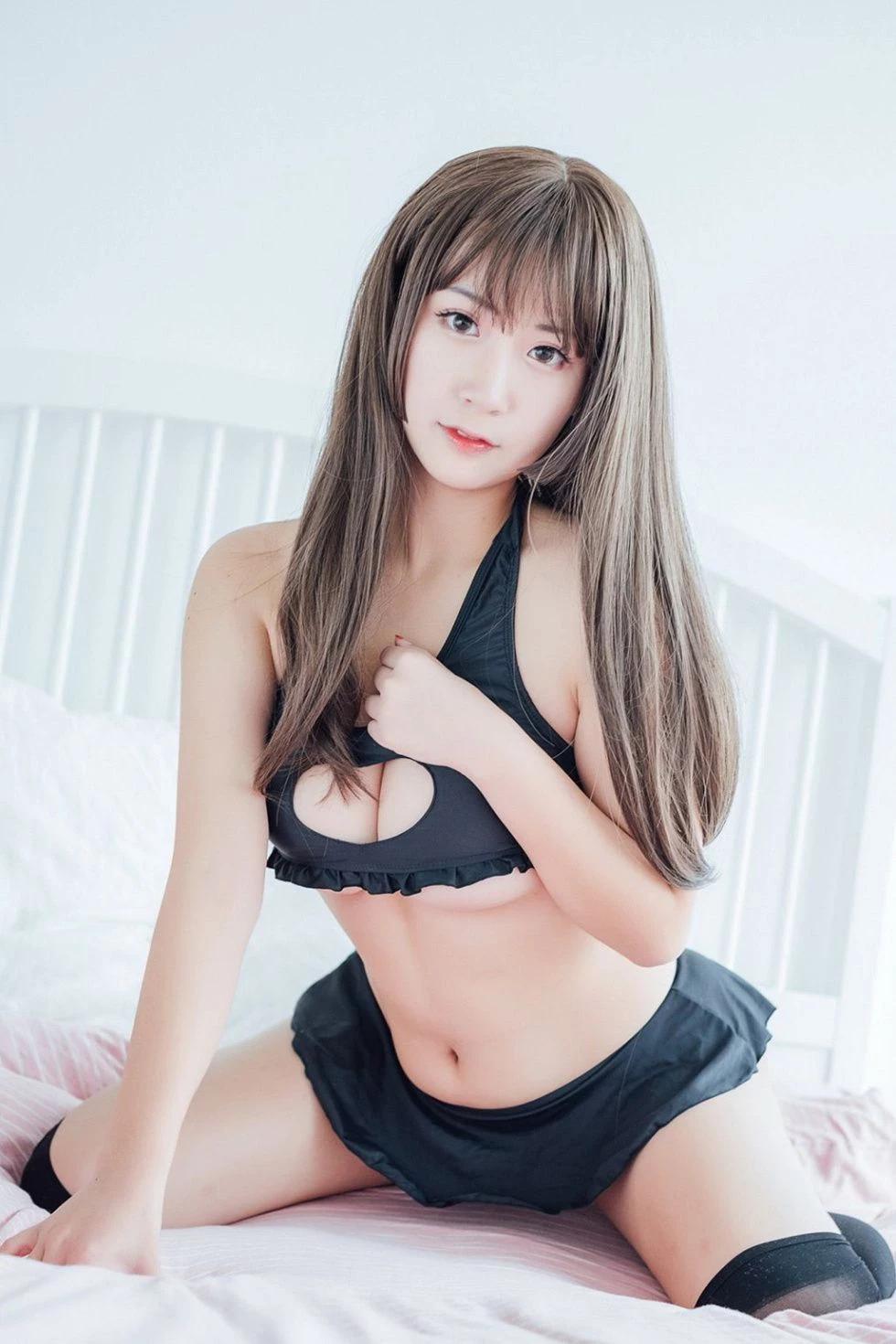 心型内衣藏不住快爆出的雪白美乳 猫九酱Sakura (25P)(8)