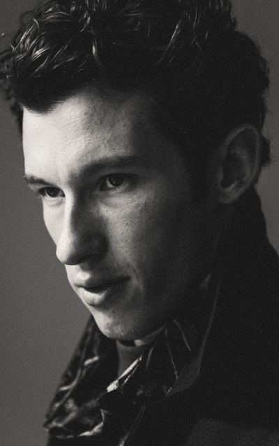 Callum Turner  GLHrBLpk_o