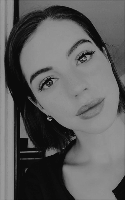 Adelaide Kane LghkB6sO_o