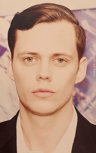 Bill Skarsgärd WGwJUgVq_o