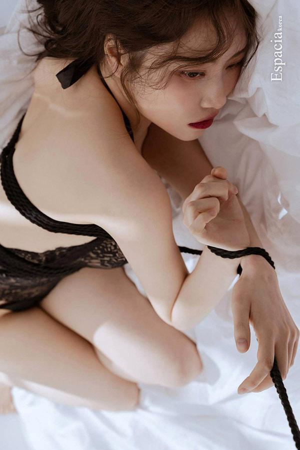 性感美女Yuag烈焰红唇情趣衣诱惑(20)