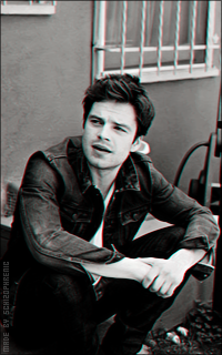 Sebastian Stan 1Sbnal3a_o