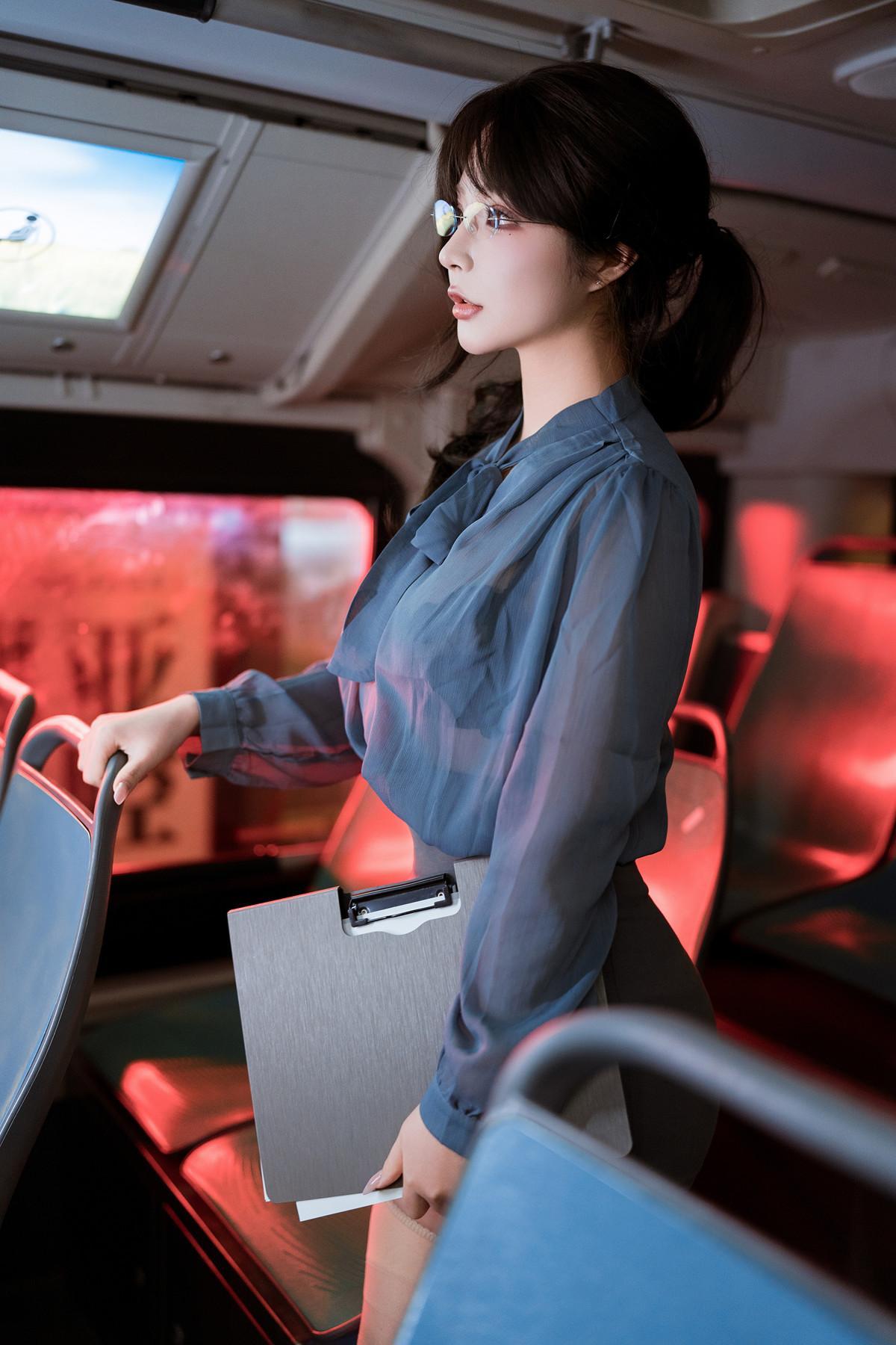 Cosplay Yuuhui玉汇 – 夜班族 Set.01(3)
