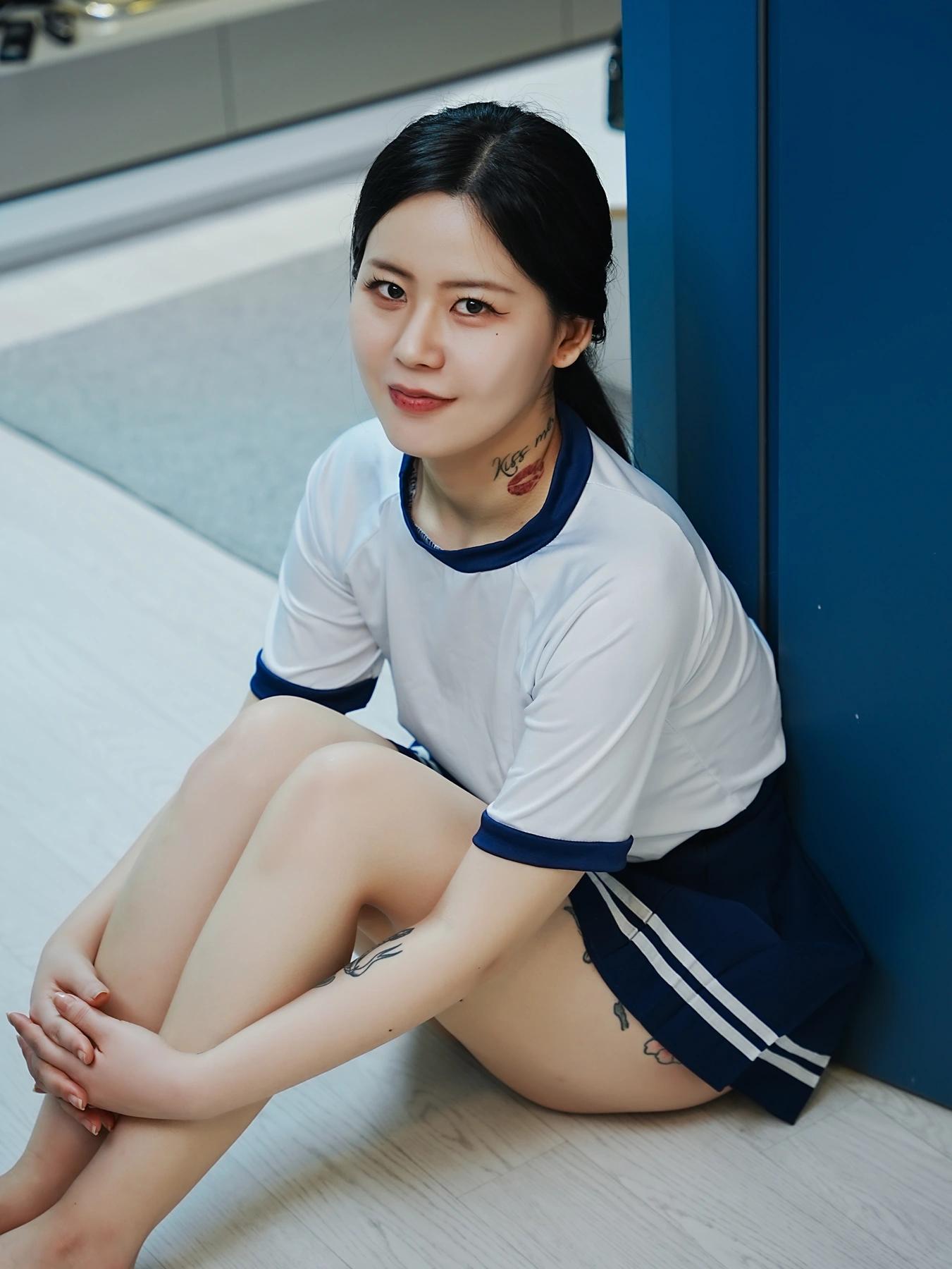 Choi Ri 최리, Photobook Vol.01 「Bloomers」 Set.01(14)